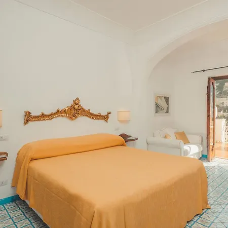Poseidon Hotel 4*